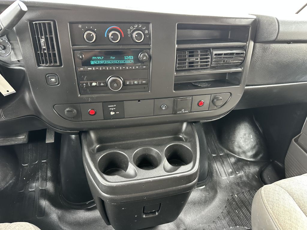 2015 GMC Savana Image 21