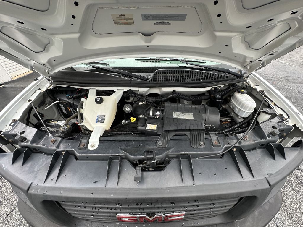 2015 GMC Savana Image 28