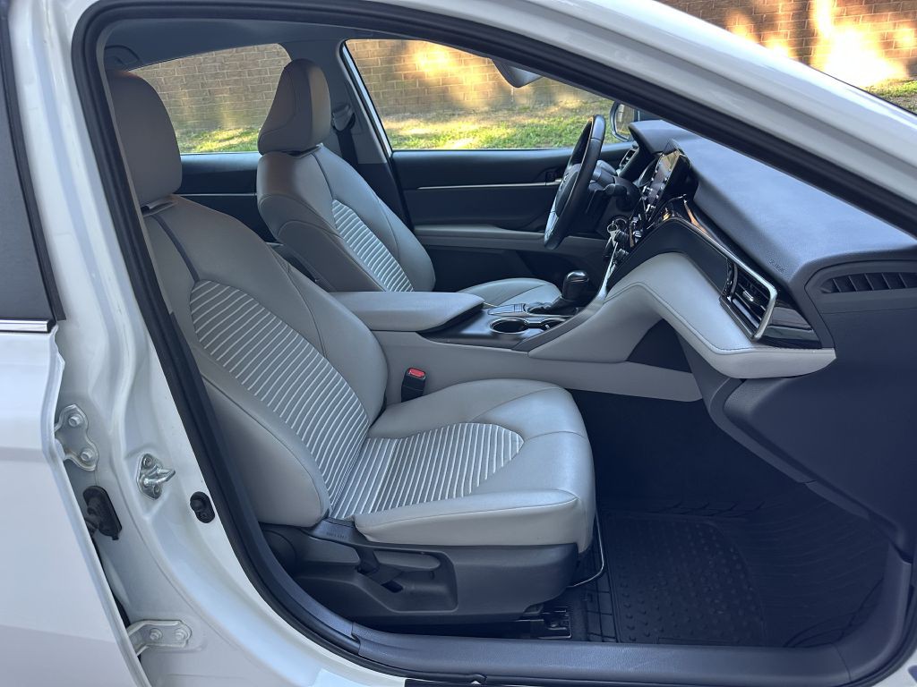 2022 Toyota Camry Image 18