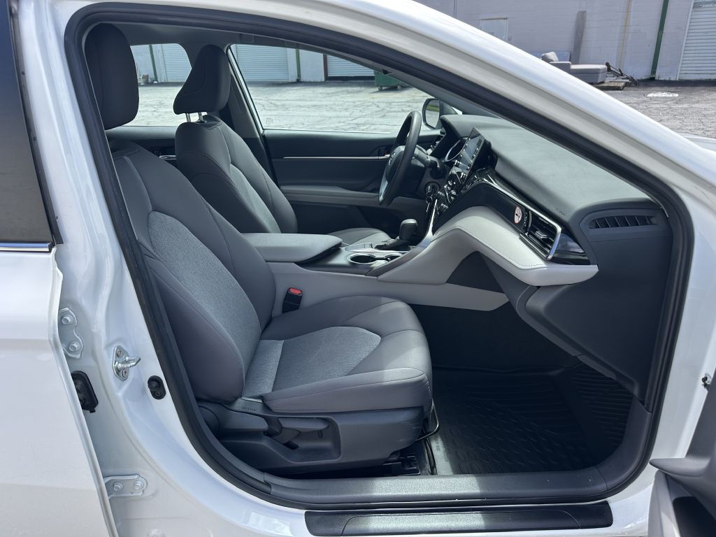 2022 Toyota Camry Image 18