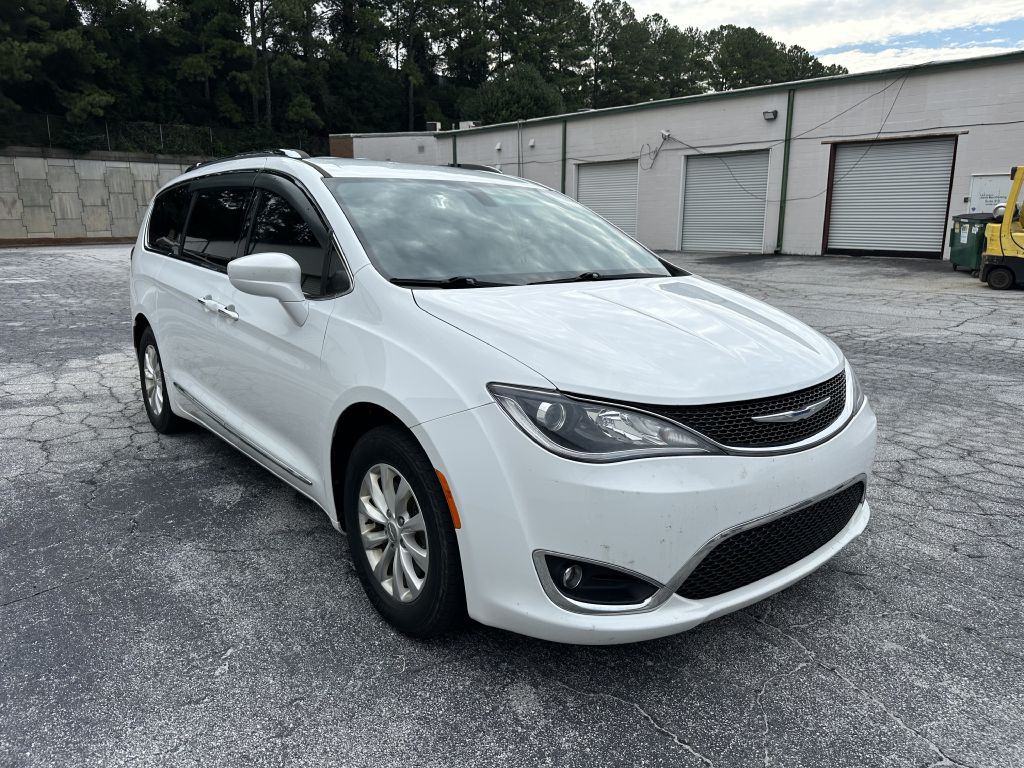 2018 Chrysler Pacifica Image 3