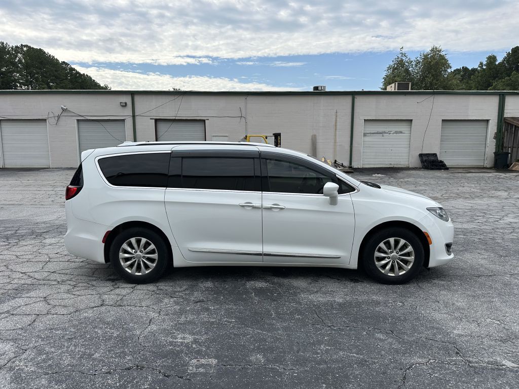 2018 Chrysler Pacifica Image 4