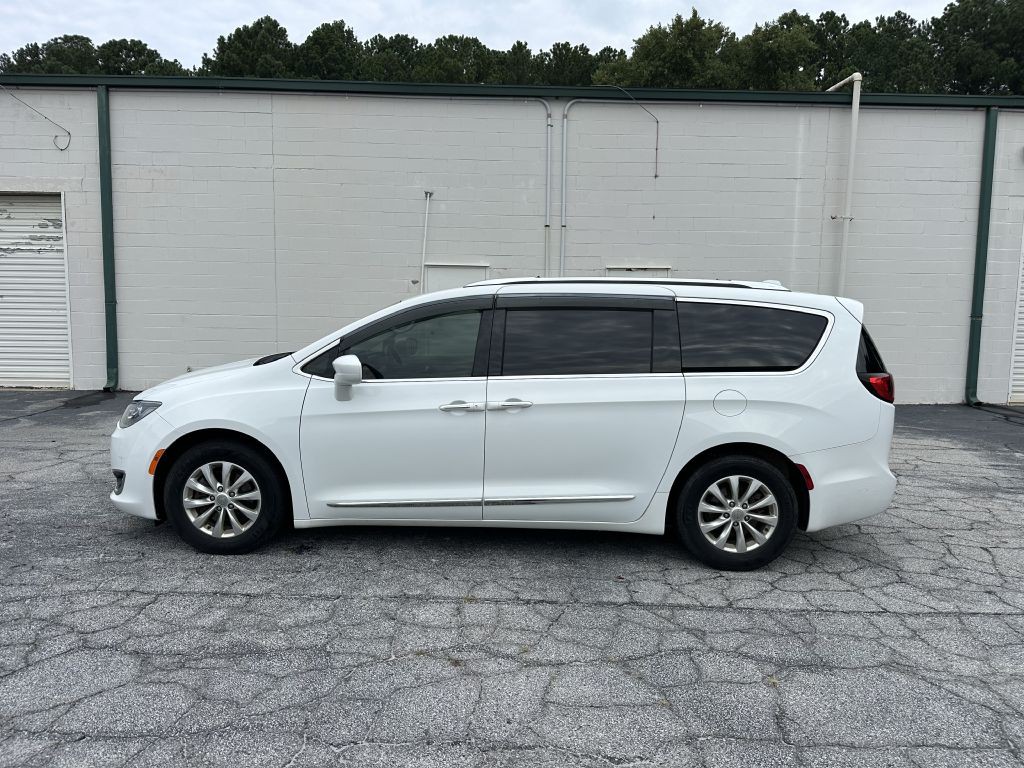 2018 Chrysler Pacifica Image 8