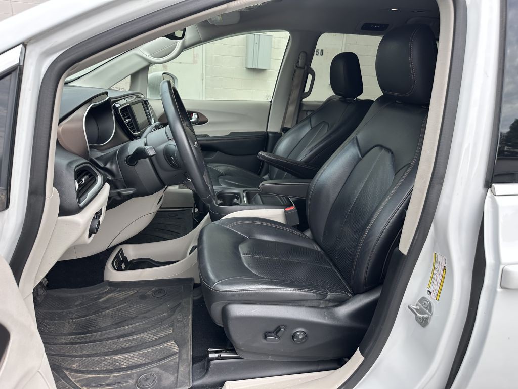 2018 Chrysler Pacifica Image 10
