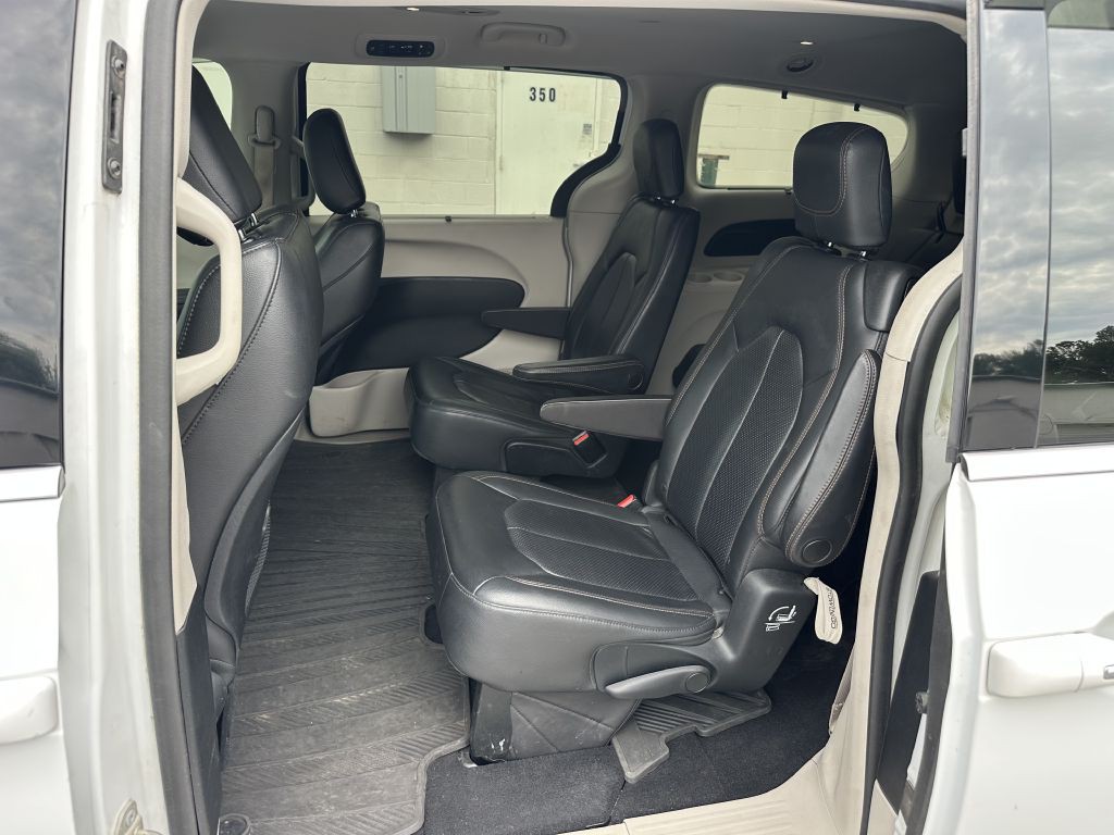 2018 Chrysler Pacifica Image 12