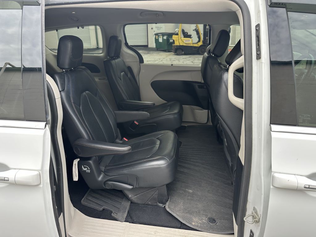 2018 Chrysler Pacifica Image 14