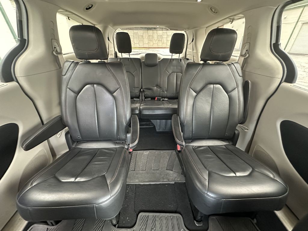2018 Chrysler Pacifica Image 17