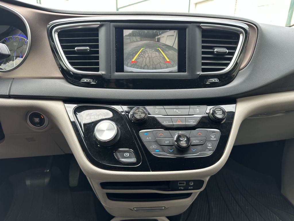 2018 Chrysler Pacifica Image 27