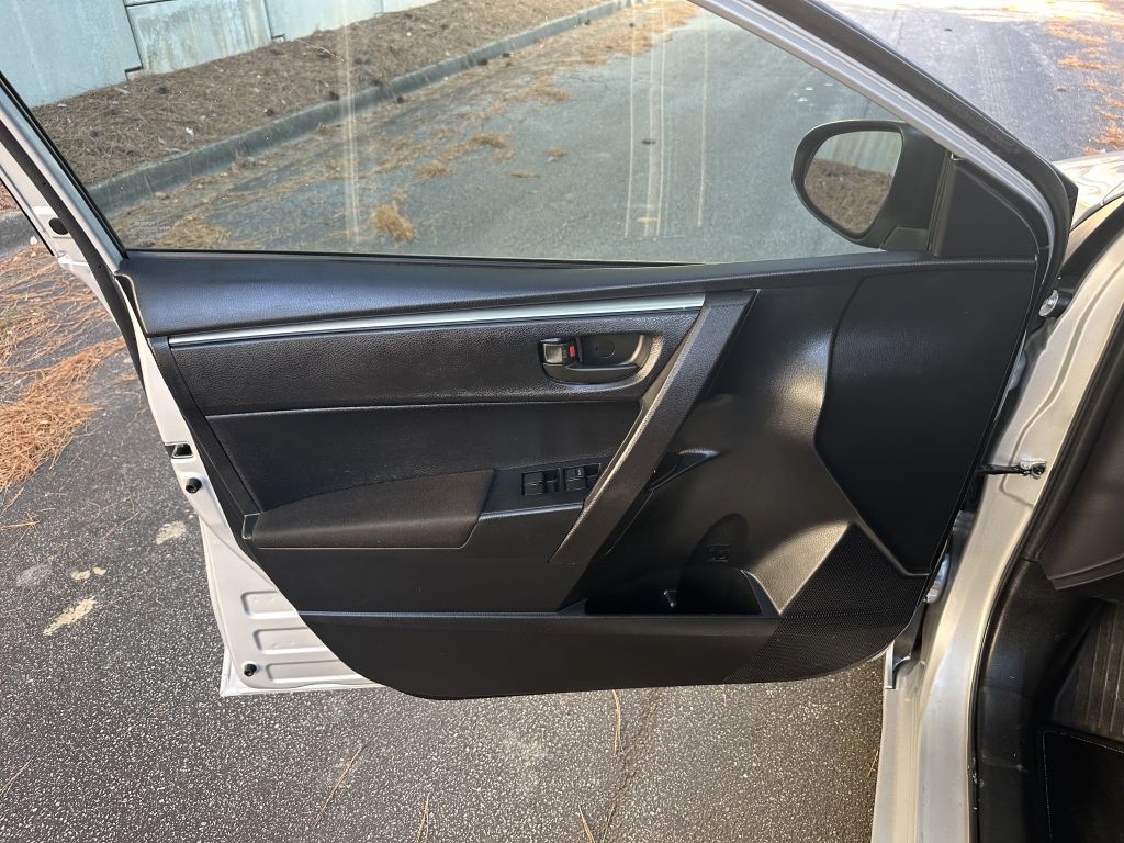 2015 Toyota Corolla Image 10
