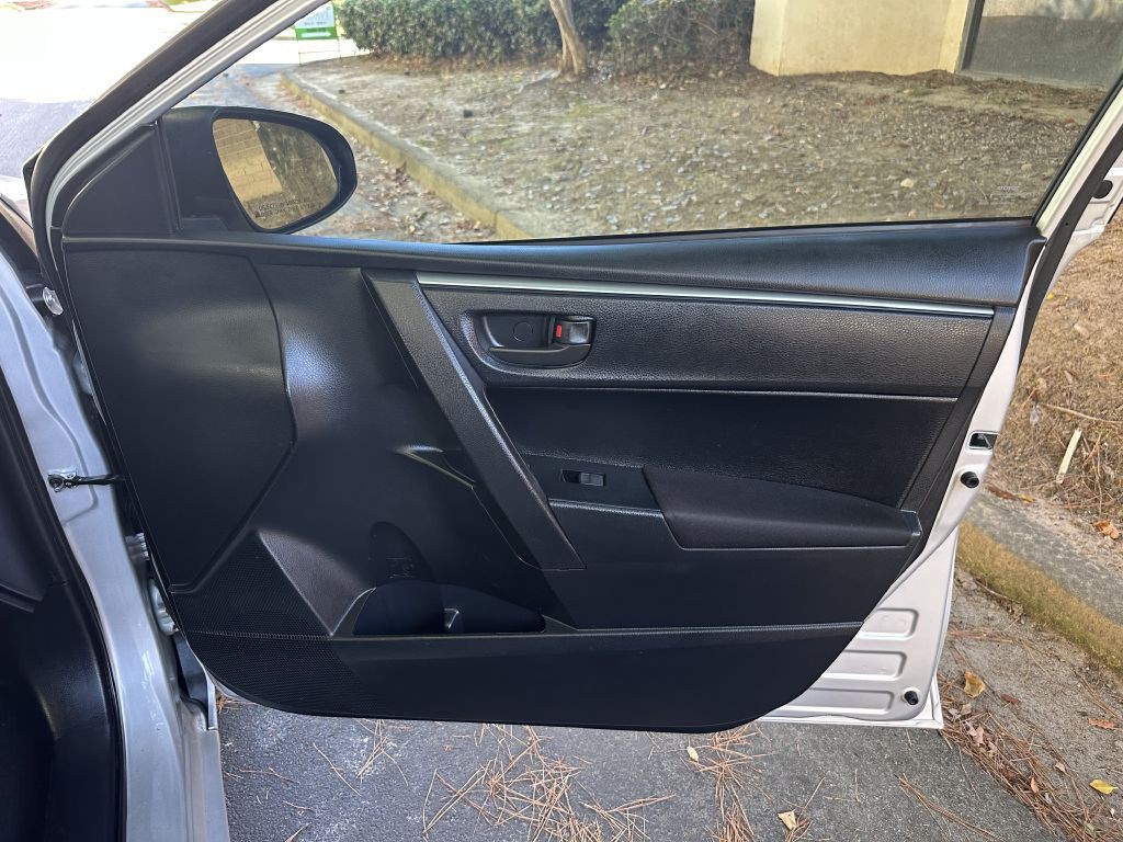 2015 Toyota Corolla Image 17