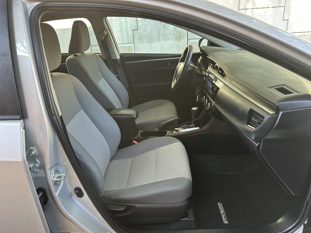 2015 Toyota Corolla Image 18