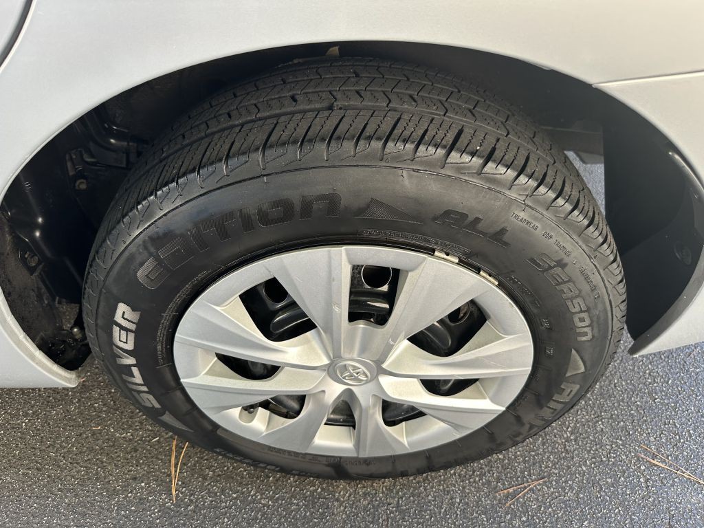 2015 Toyota Corolla Image 32