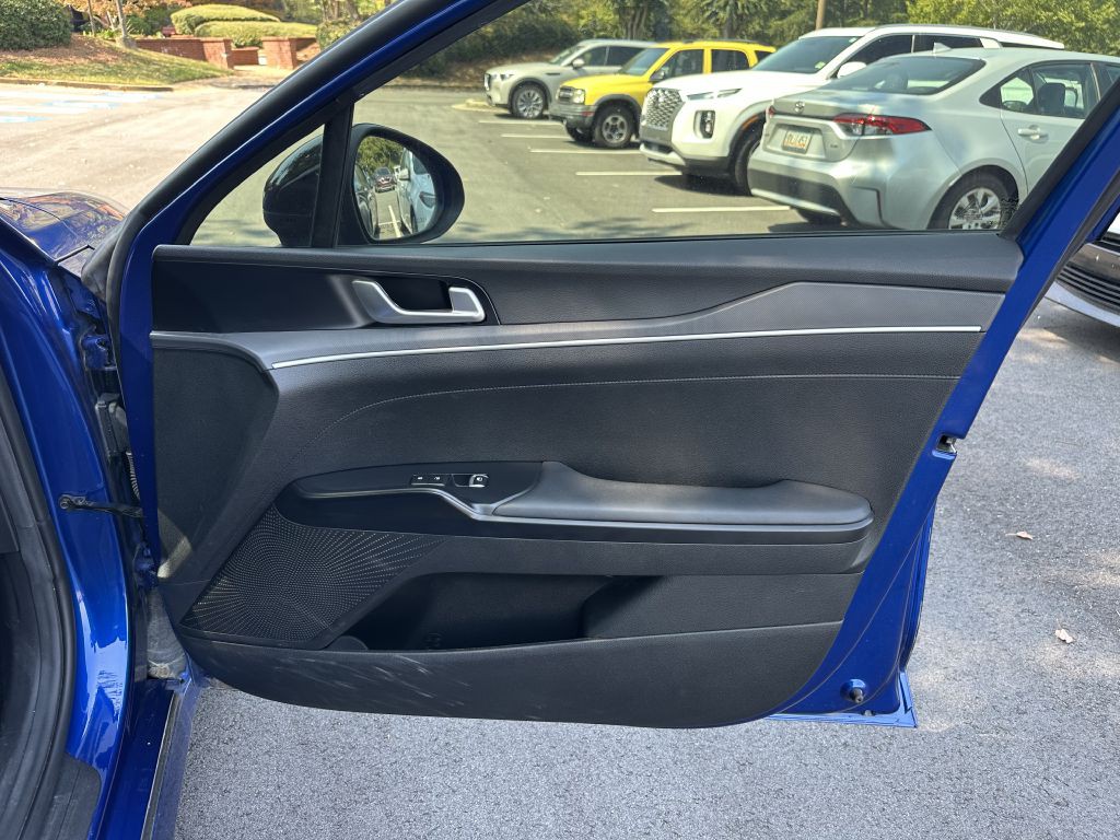 2023 Kia K5 Image 18