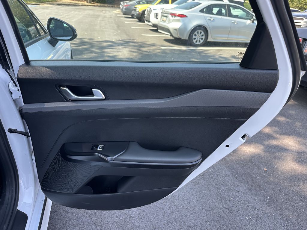 2023 Kia K5 Image 16