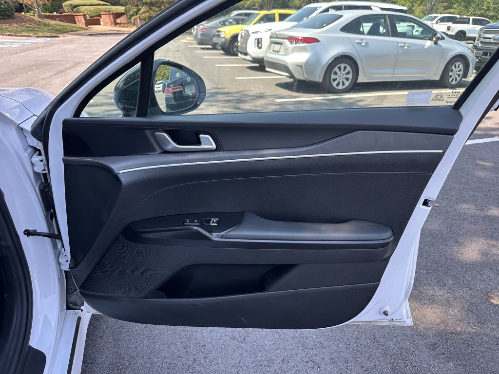 2023 Kia K5 Image 18