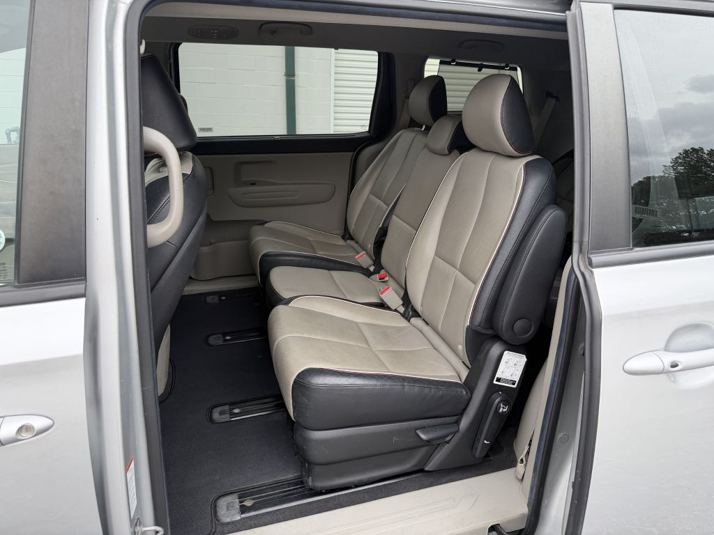 2021 Kia Sedona Image 11
