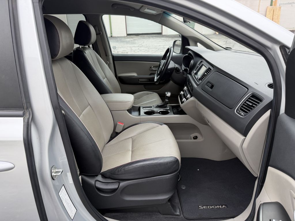2021 Kia Sedona Image 16