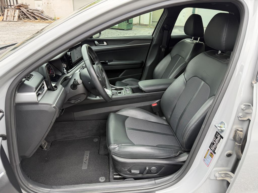 2023 Kia K5 Image 11