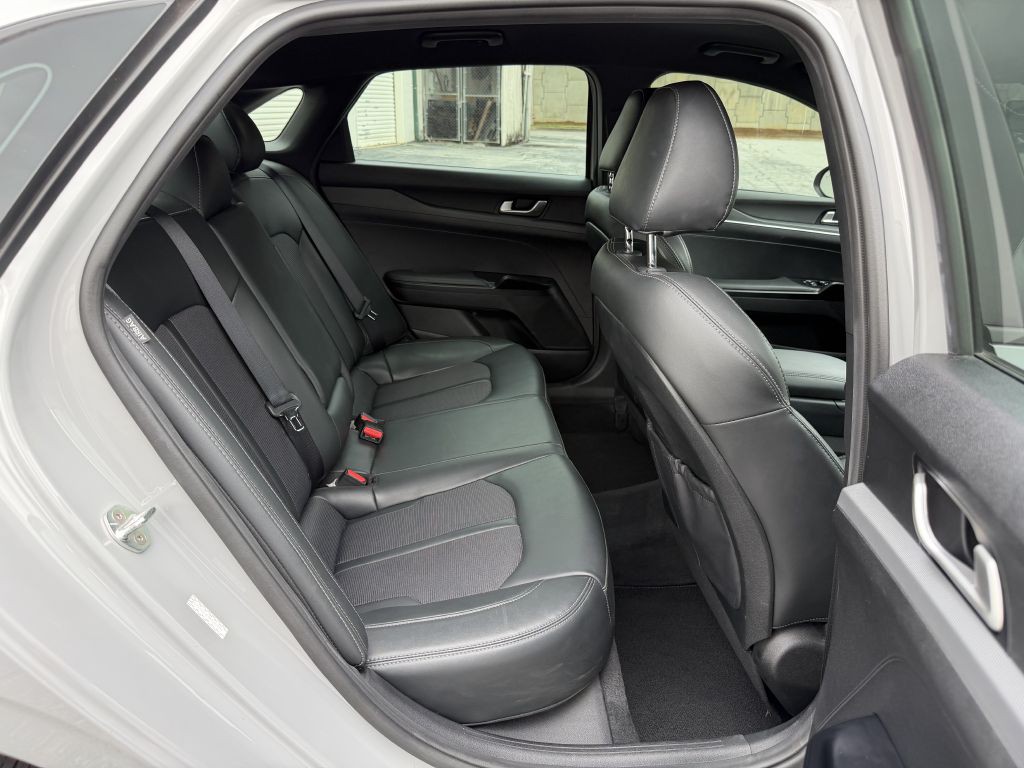2023 Kia K5 Image 16