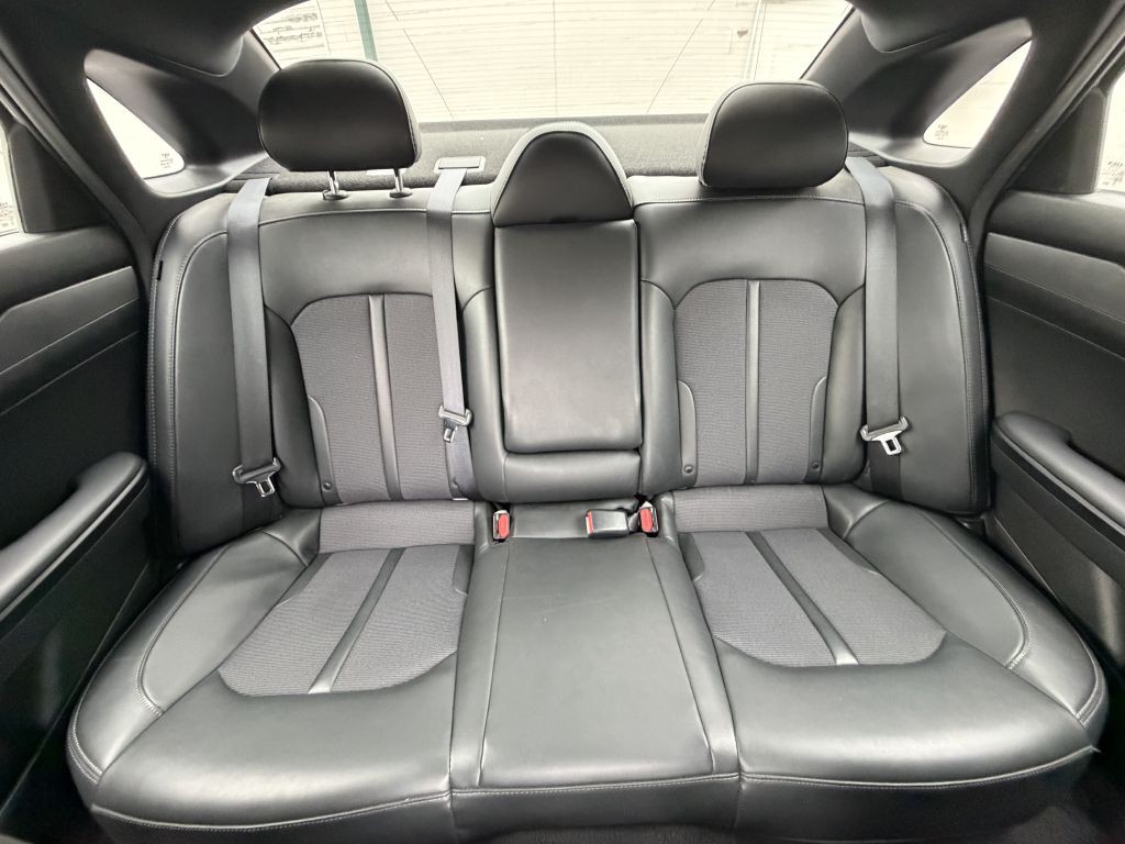 2023 Kia K5 Image 19