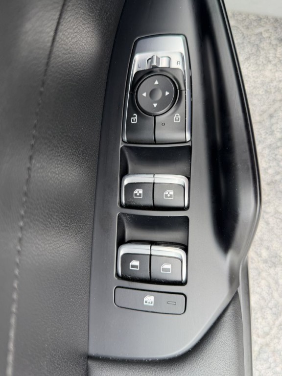 2023 Kia K5 Image 21