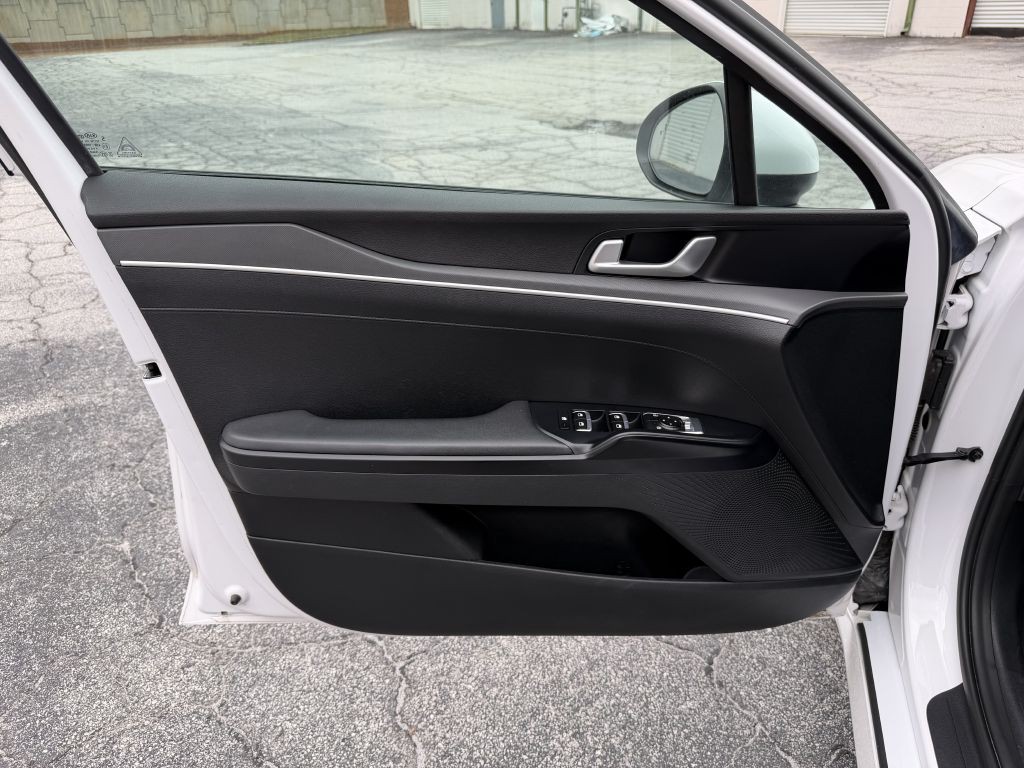 2021 Kia K5 Image 10