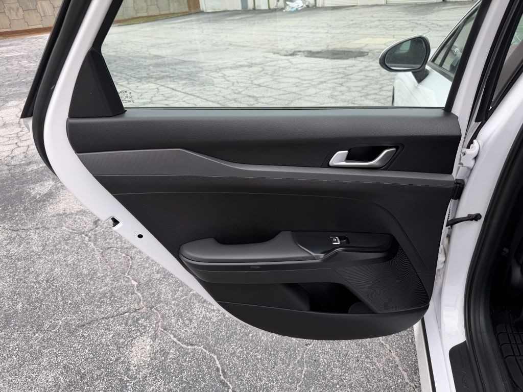2021 Kia K5 Image 12