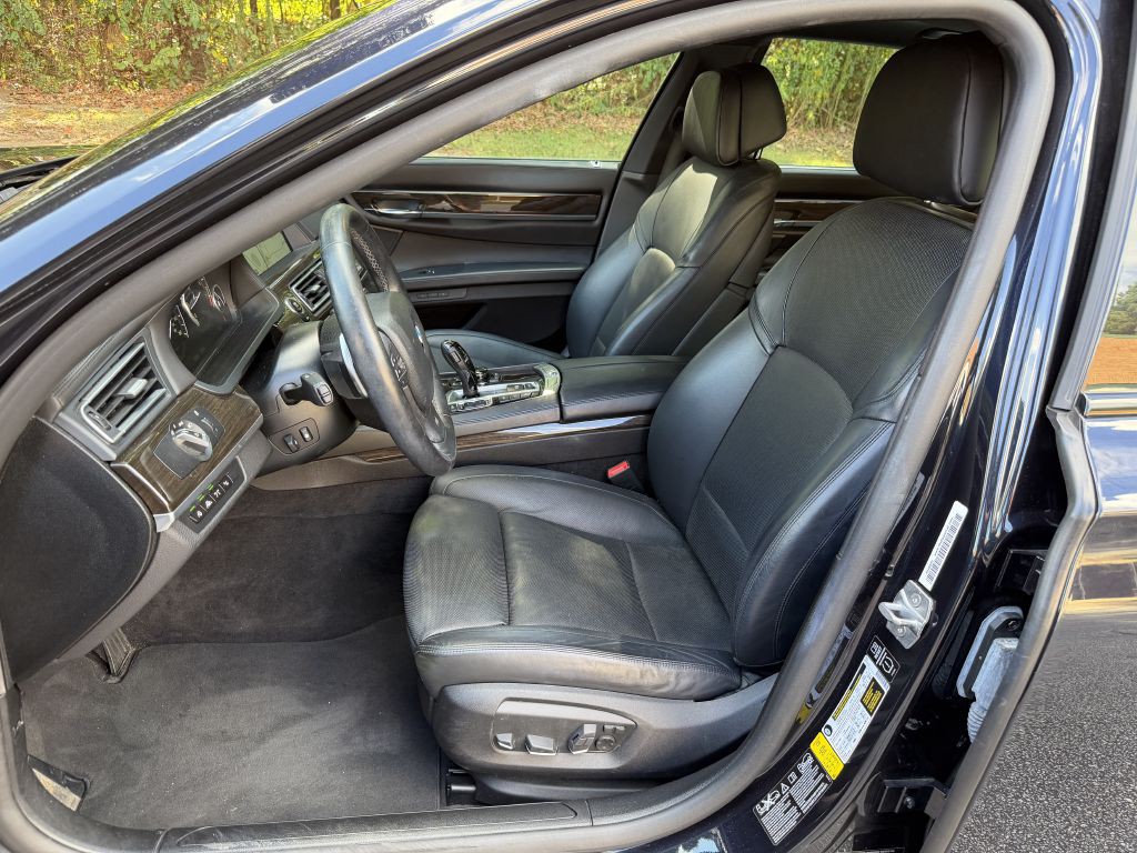 2013 BMW 7 Series Image 11