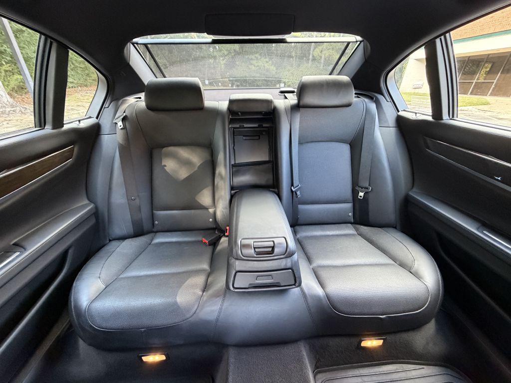 2013 BMW 7 Series Image 19