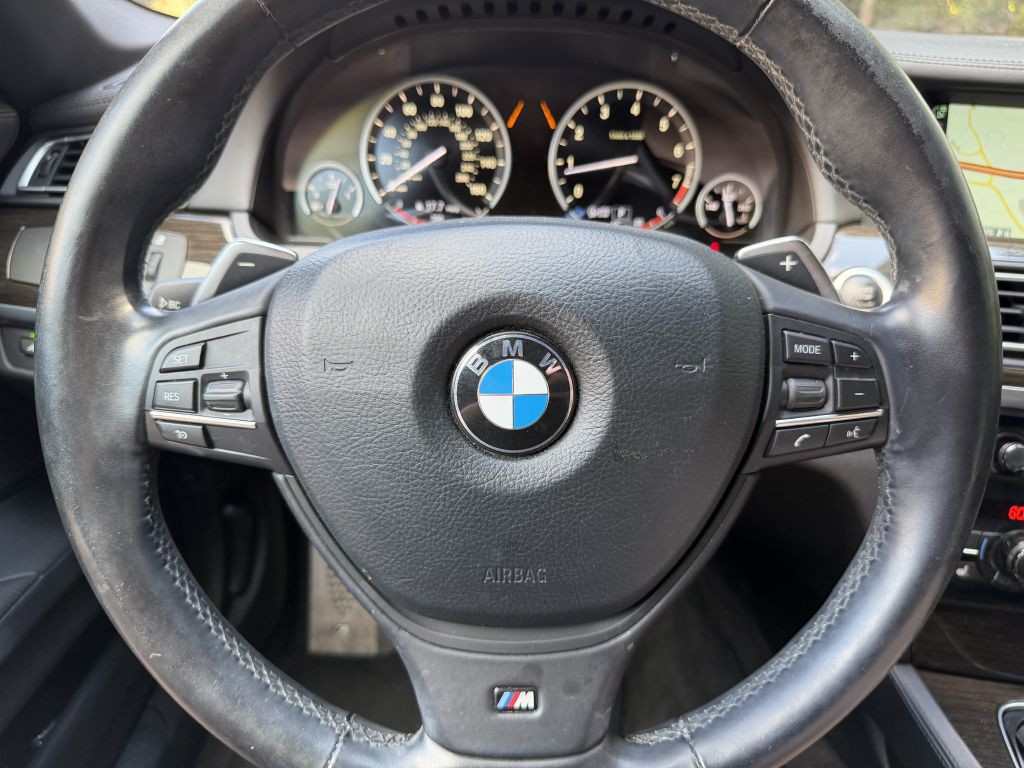 2013 BMW 7 Series Image 26