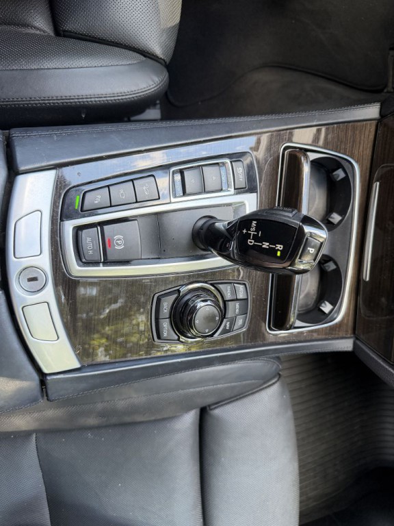 2013 BMW 7 Series Image 32