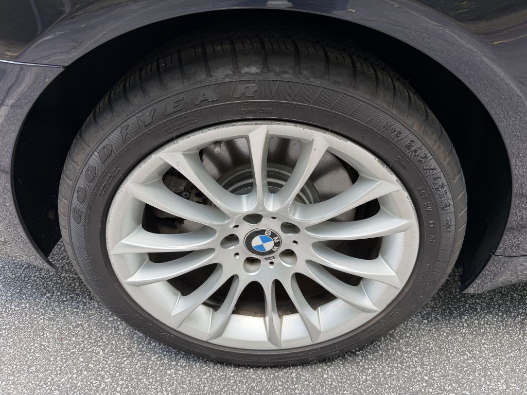 2013 BMW 7 Series Image 39