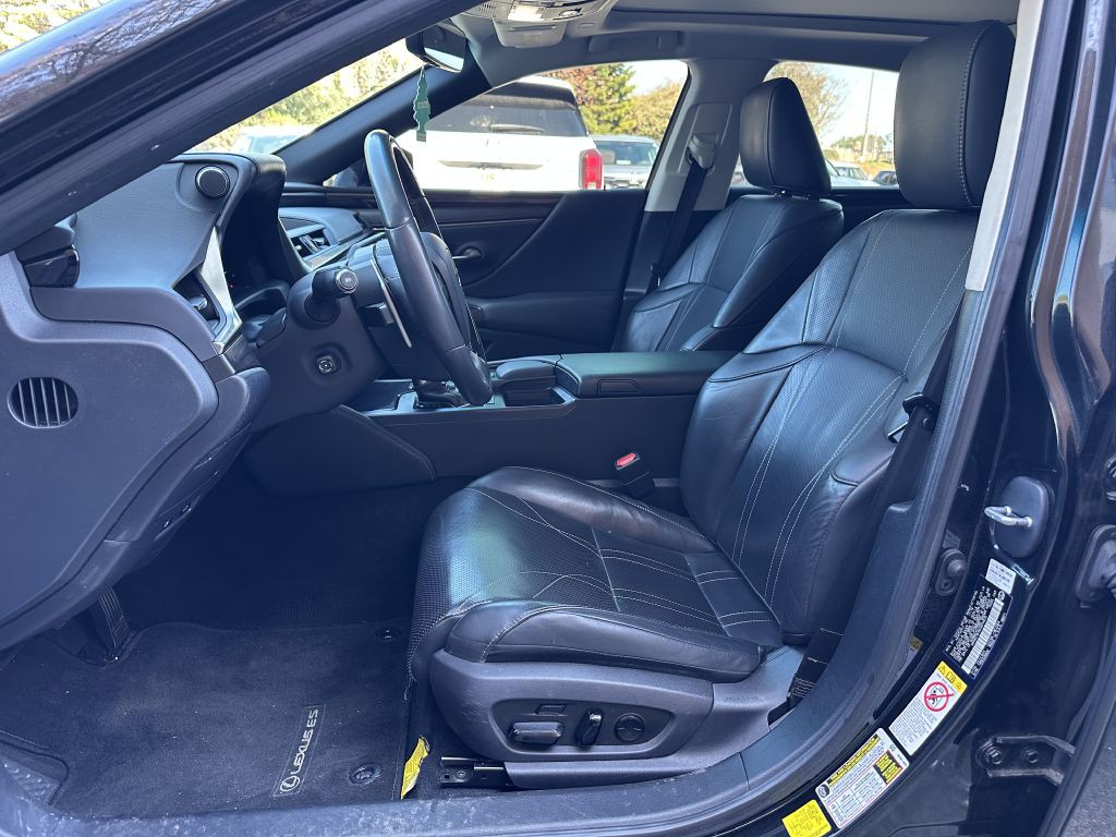 2019 Lexus ES Image 11