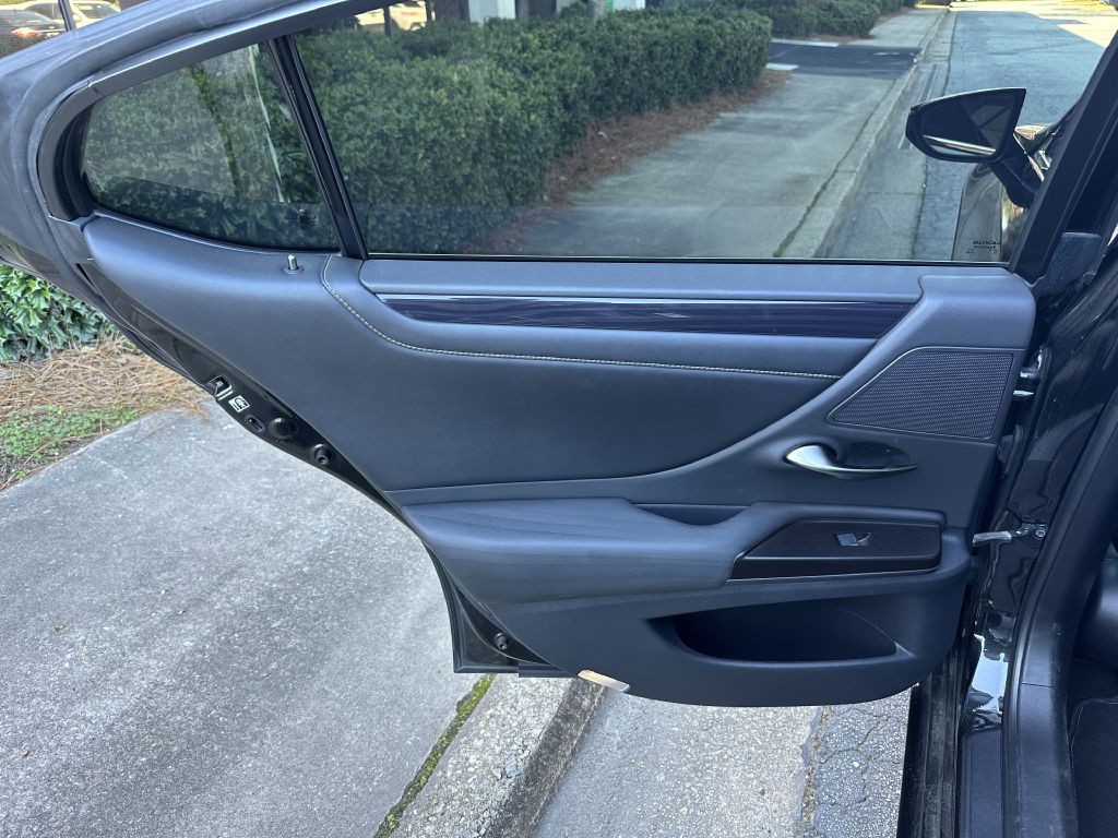 2019 Lexus ES Image 12