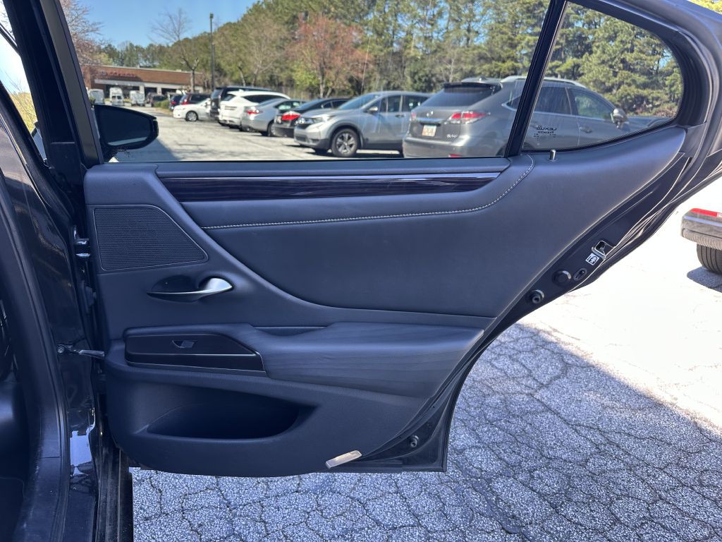 2019 Lexus ES Image 15