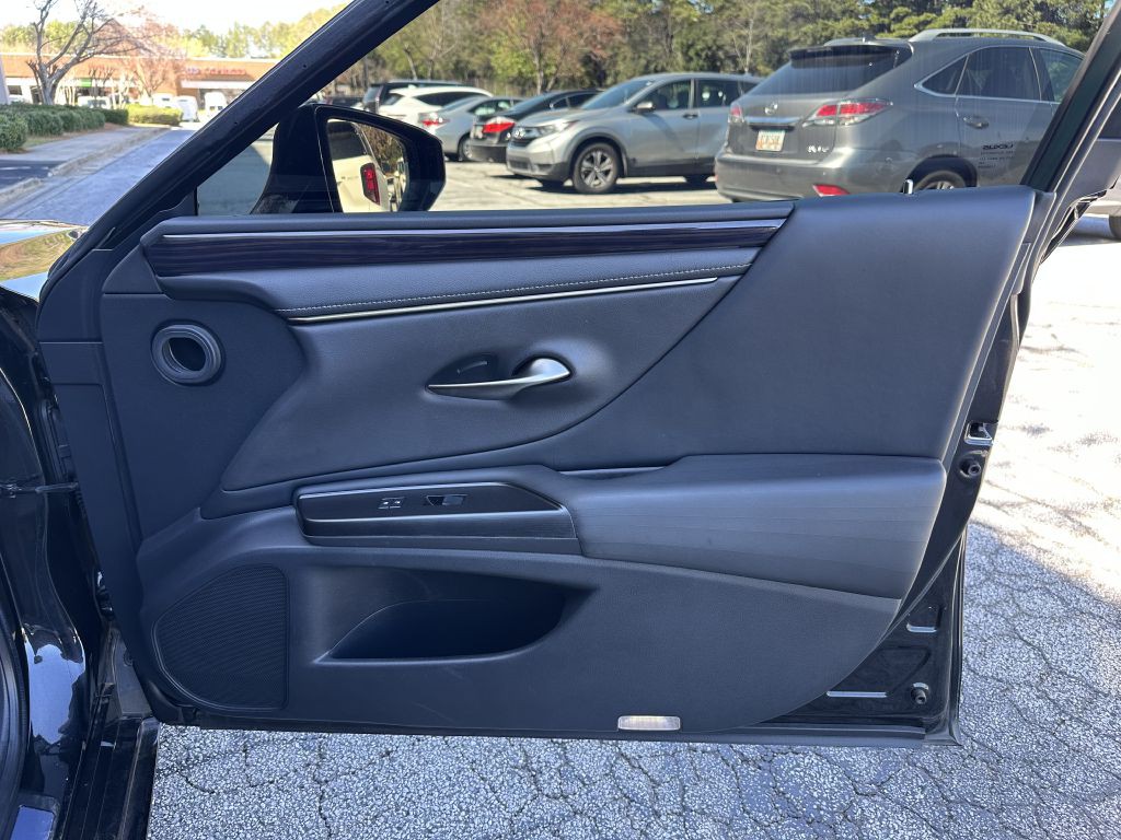 2019 Lexus ES Image 17