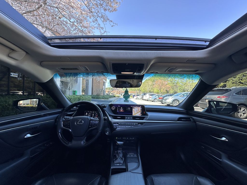 2019 Lexus ES Image 20