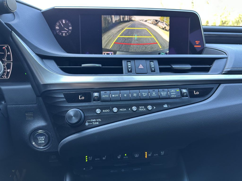 2019 Lexus ES Image 30