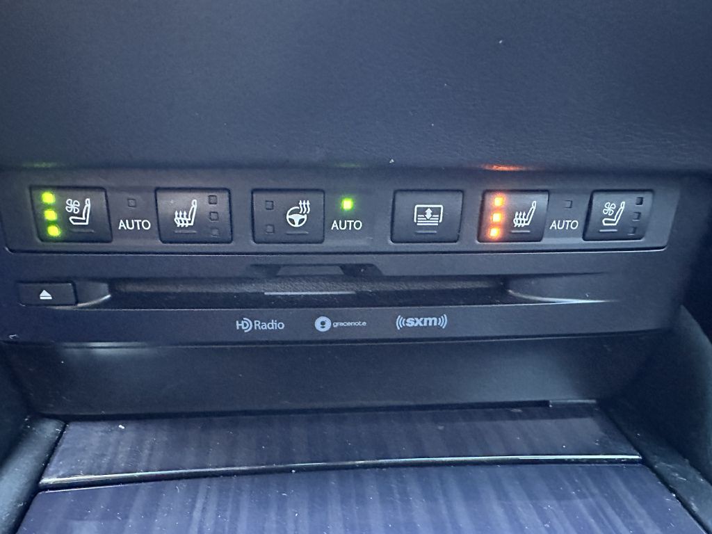 2019 Lexus ES Image 31