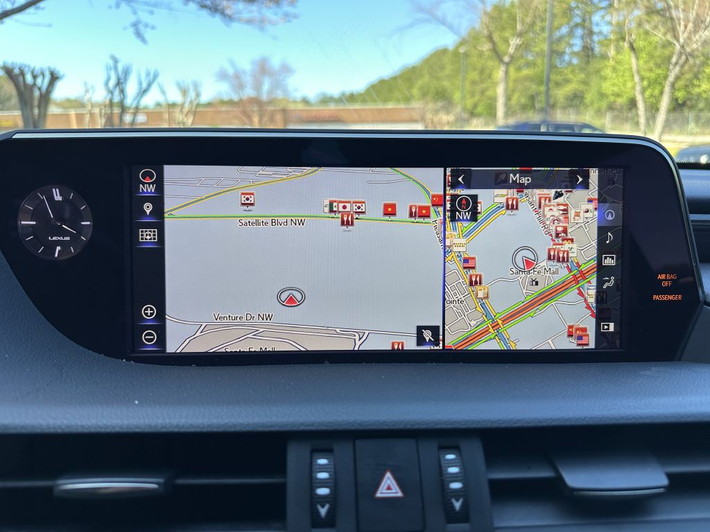 2019 Lexus ES Image 34