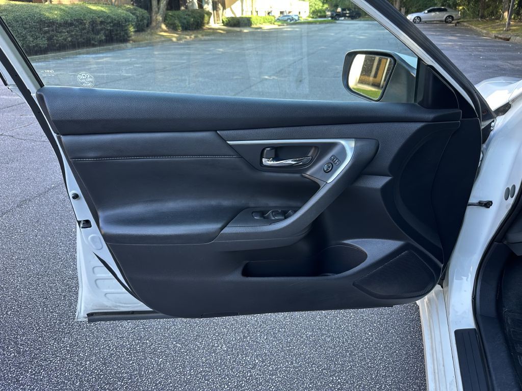 2015 Nissan Altima Image 10