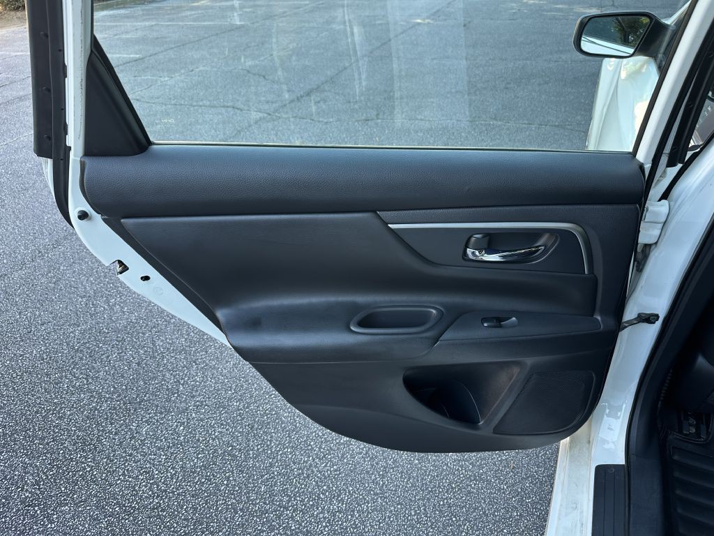 2015 Nissan Altima Image 12