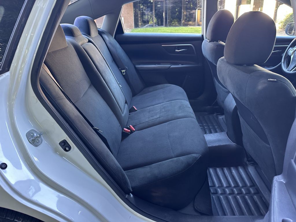 2015 Nissan Altima Image 17
