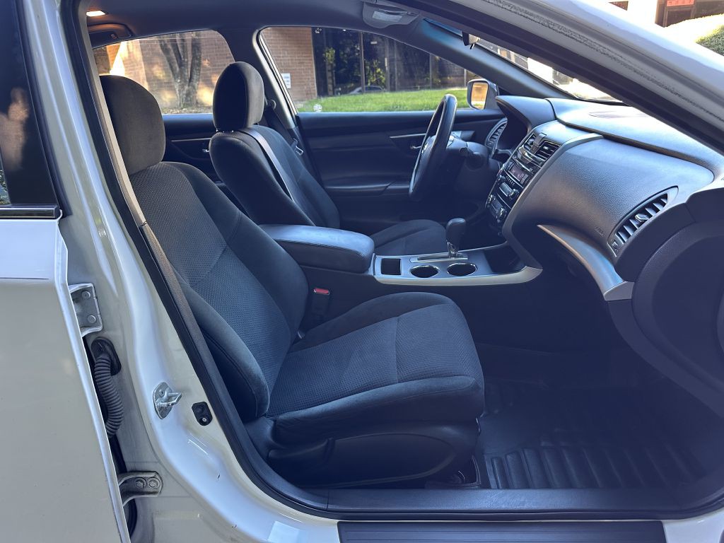 2015 Nissan Altima Image 19