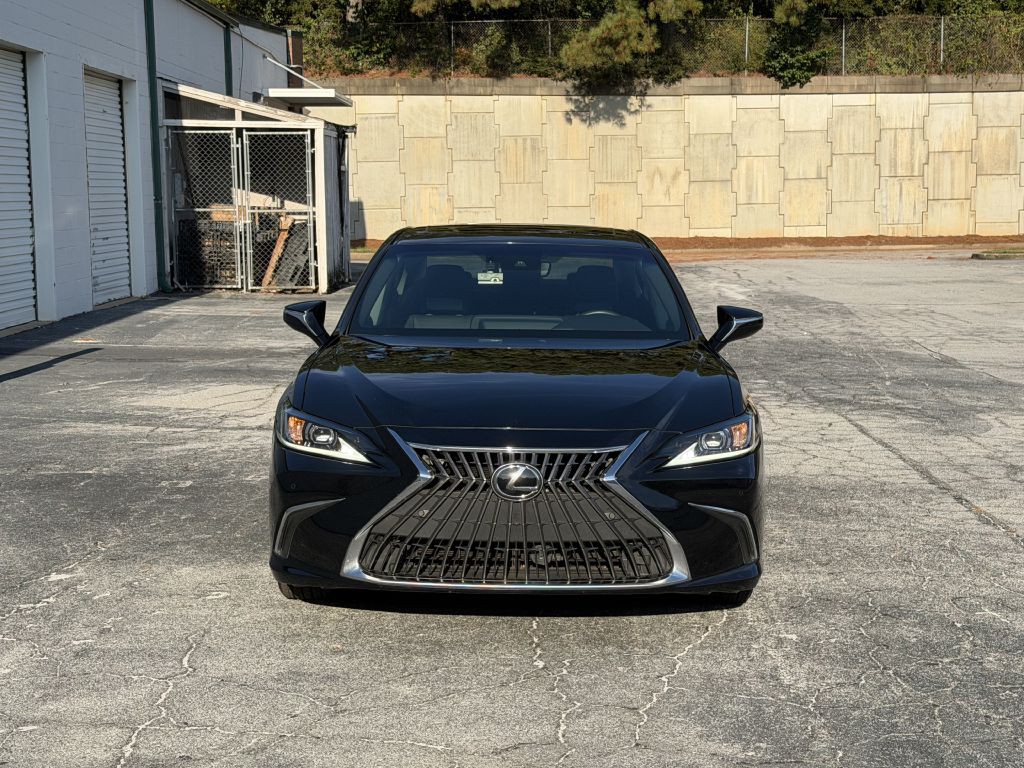 2023 Lexus ES Image 2