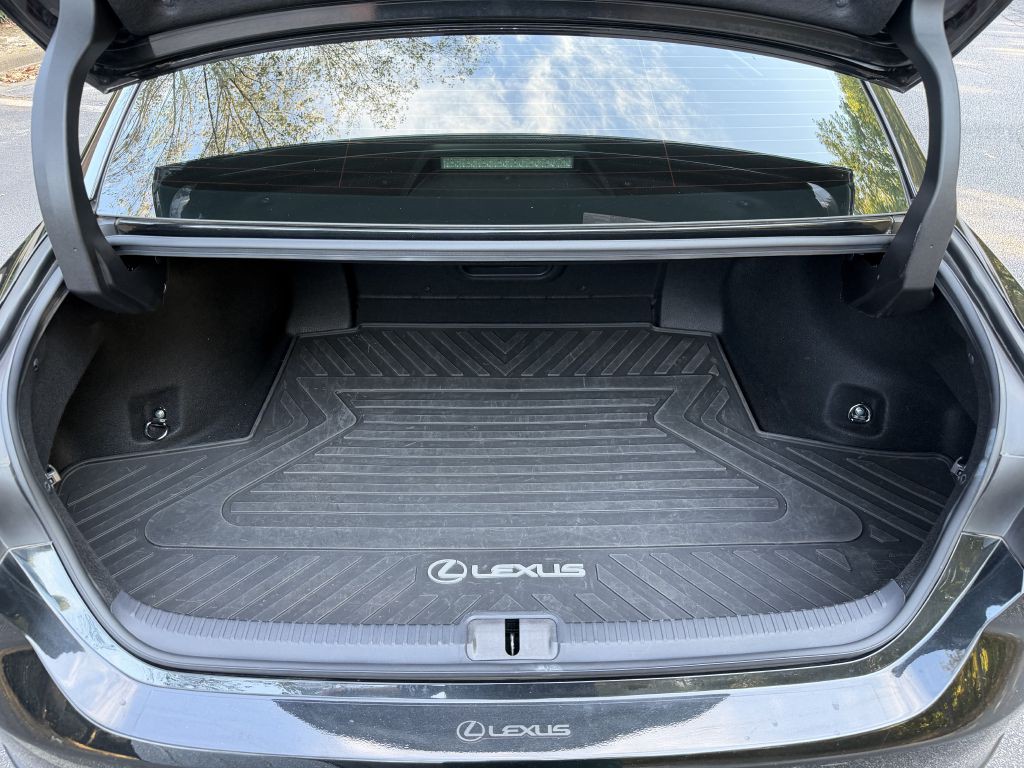2023 Lexus ES Image 13