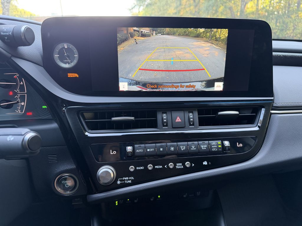 2023 Lexus ES Image 28