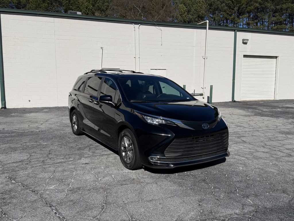 2023 Toyota Sienna Image 3