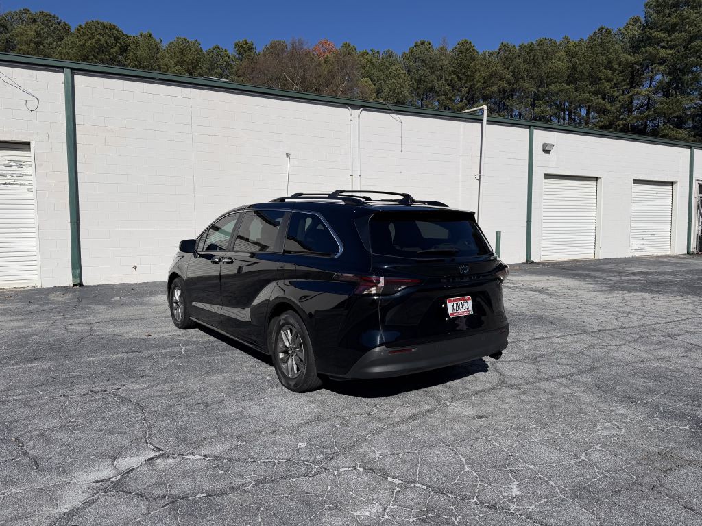 2023 Toyota Sienna Image 7