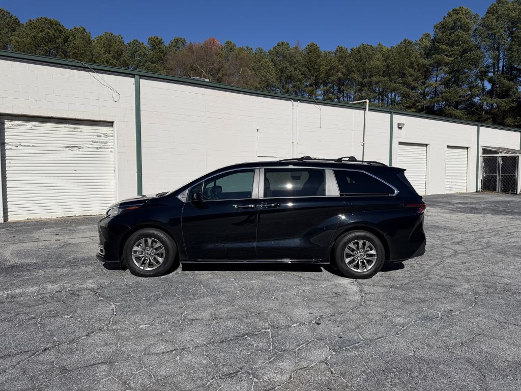 2023 Toyota Sienna Image 8